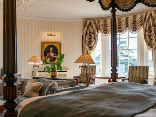 Grand Master Suite with One Double Bed