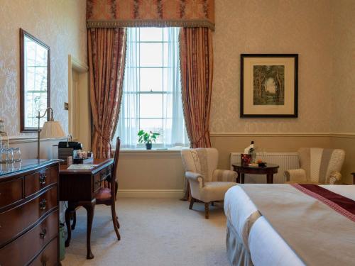 Manor Room with Two Twin Beds