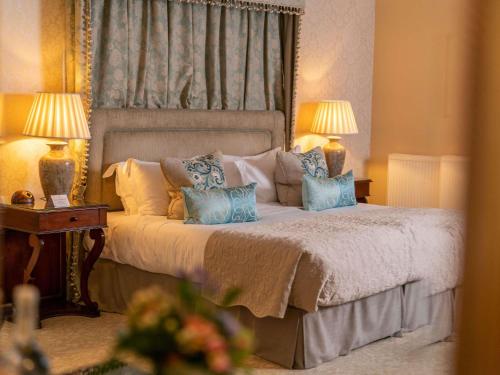 Manor Room with Two Twin Beds