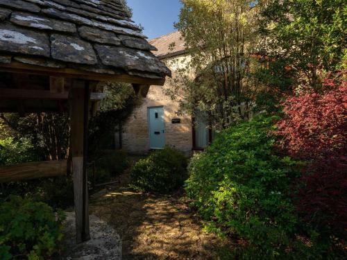 Three-Bedroom Manor Cottage