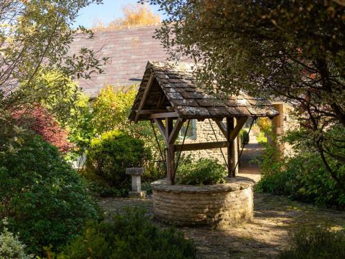 Three-Bedroom Manor Cottage