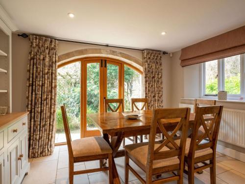 Three-Bedroom Country Cottage