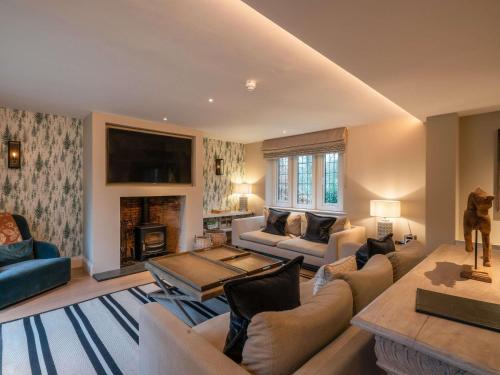 Four-Bedroom Grand Cottage