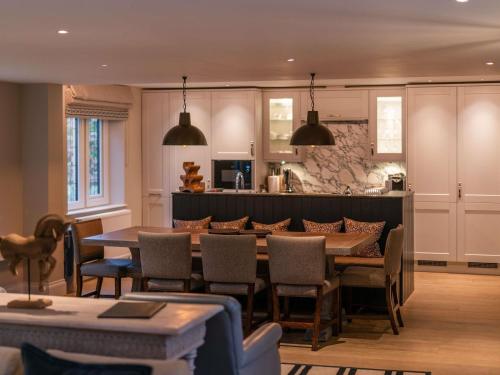 Four-Bedroom Grand Cottage