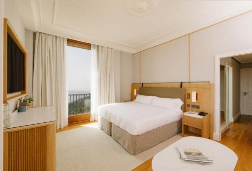 Double or Twin Room with Terrace