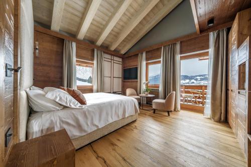 Deluxe Double Room with Balcony Mountain view