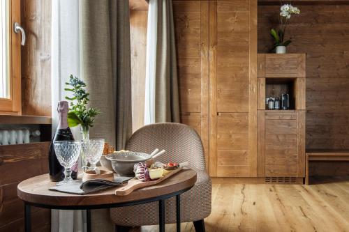 Deluxe Triple Room with Balcony Mountain view