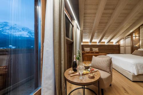 Grand Deluxe Room with Balcony Mountain View