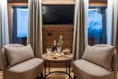 Grand Deluxe Room with Balcony Mountain View