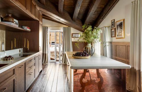 Suite with Mountain View