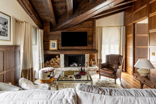 Suite with Mountain View