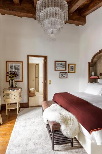 Suite with Mountain View