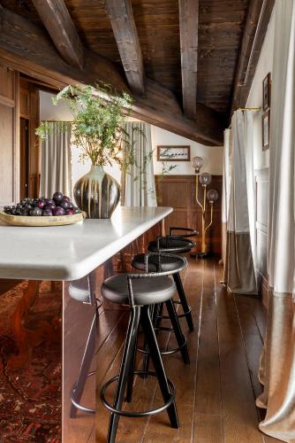 Suite with Mountain View