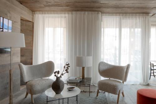 Suite with Mountain View