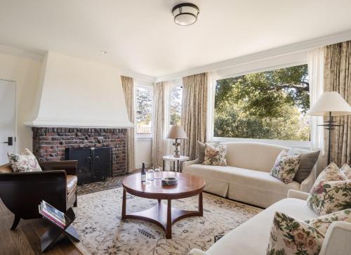Superior Suite (Camellia)