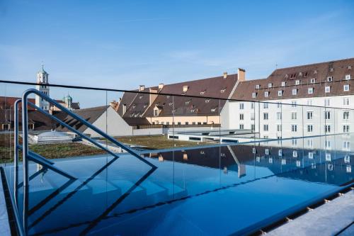 Deluxe Pool Suite