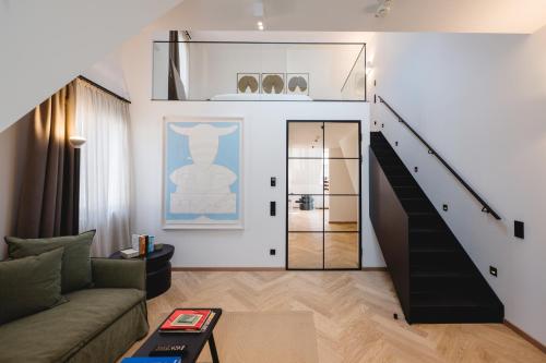 Deluxe Pool Suite