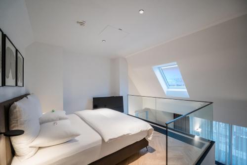 Deluxe Pool Suite