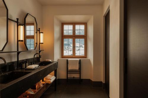 King Room with Mountain View