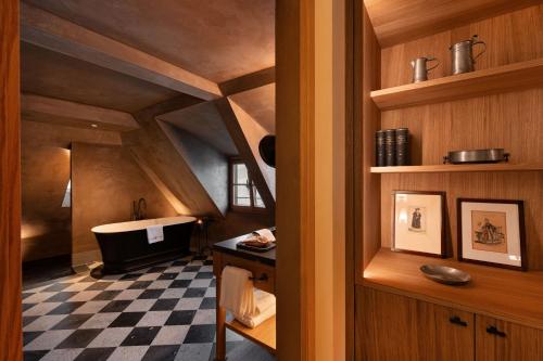 Suite with Mountain View