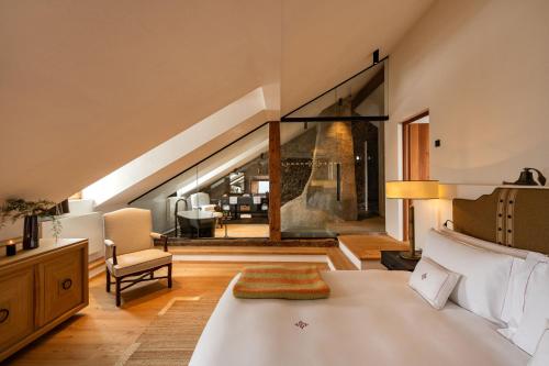 Two-Bedroom Apartment with Mountain View