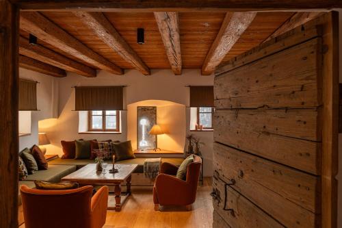 Two-Bedroom Apartment with Mountain View