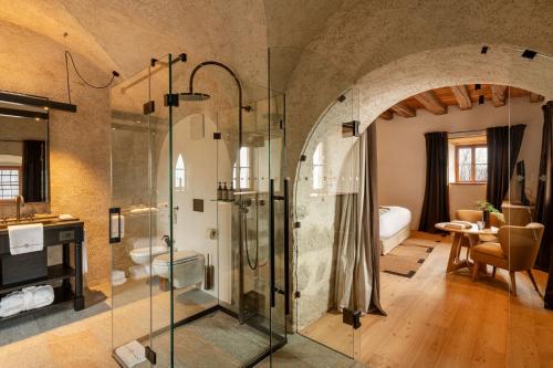 Two-Bedroom Apartment with Mountain View