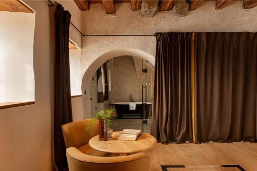 Two-Bedroom Apartment with Mountain View