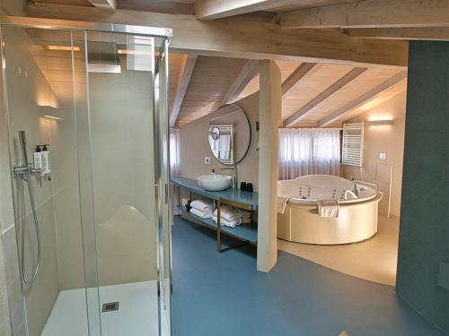 Deluxe Double Room with Spa Bath 