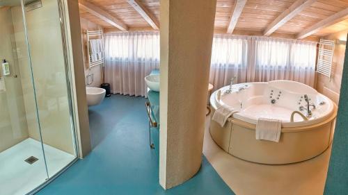 Deluxe Double Room with Spa Bath 
