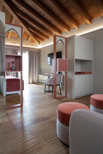 Superior Suite with Spa Bath