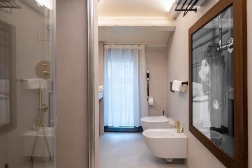 Deluxe King Room with King Bed - Non-Smoking