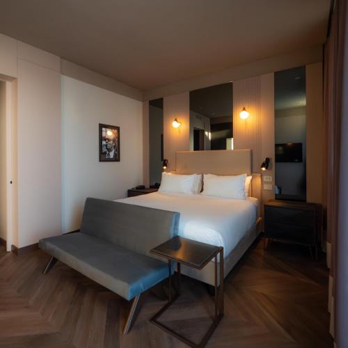 Suite with King Bed - Non-Smoking