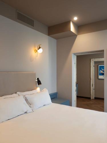 Suite with King Bed - Non-Smoking