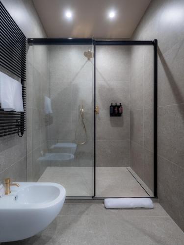 Suite with King Bed - Non-Smoking