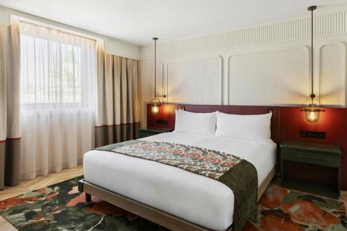 Empress King Suite with Church View