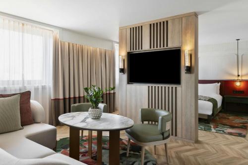 Empress King Suite with Church View