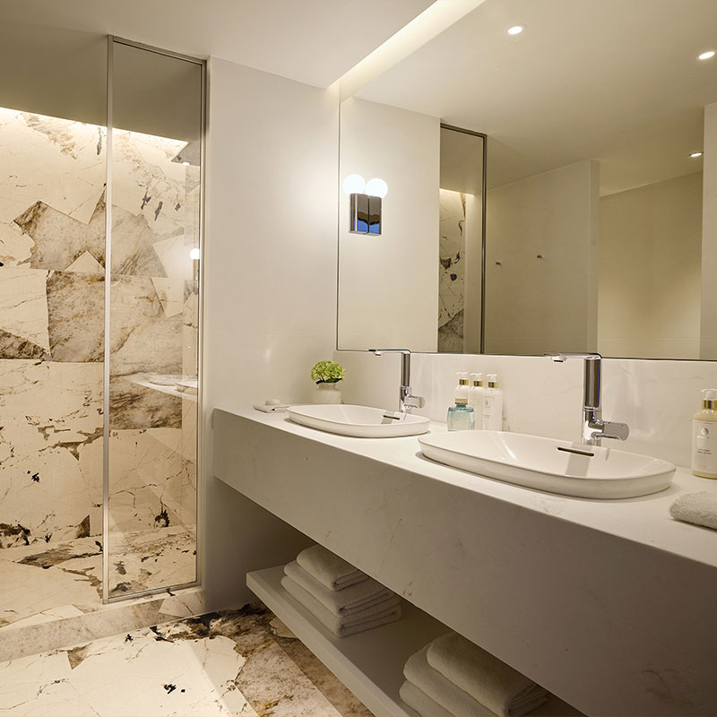 Club Riviera room 