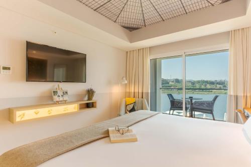 Double or Twin Room with Panoramic River View