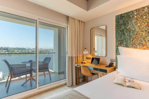 Double or Twin Room with Panoramic River View