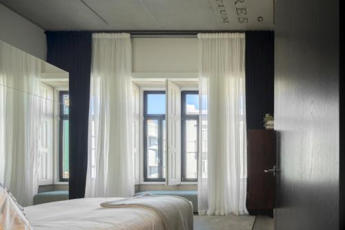 Deluxe Double or Twin Room with City View