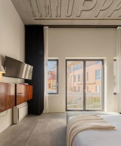 Deluxe Double or Twin Room with Balcony and Garden View