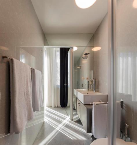 Deluxe Double or Twin Room with Balcony and Garden View