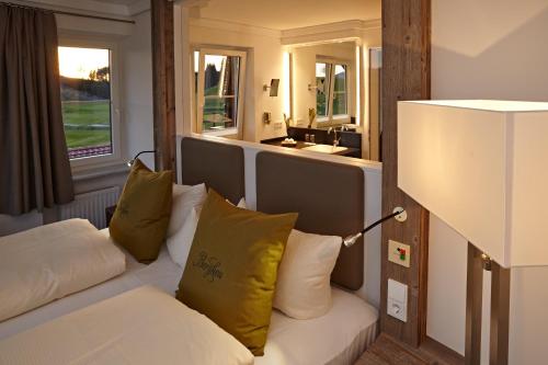 Deluxe One Bedroom Suite