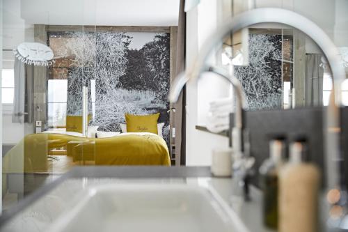 Deluxe One Bedroom Suite