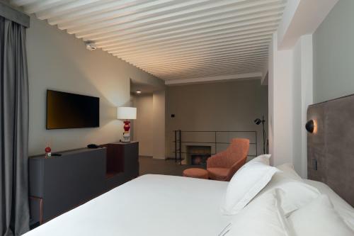 Queen Room with Spa Bath