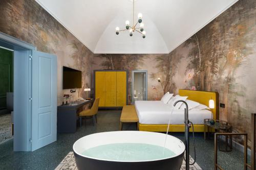 Deluxe Queen Suite