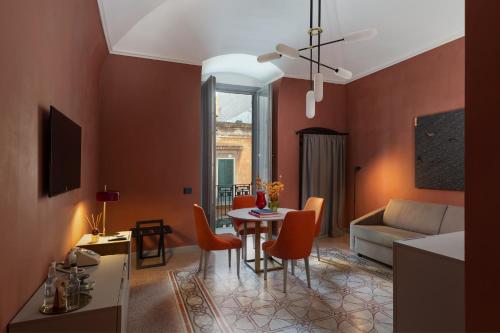 Deluxe Queen Suite