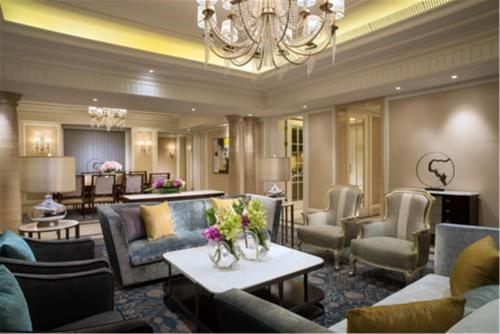 Superior King Room with Club Access