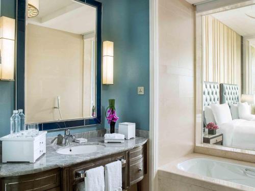 Superior Twin Room with Club Access